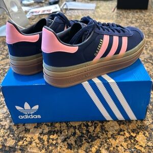 NWT Women’s Adidas Gazelle Bold Navy/Pink Size 8.5